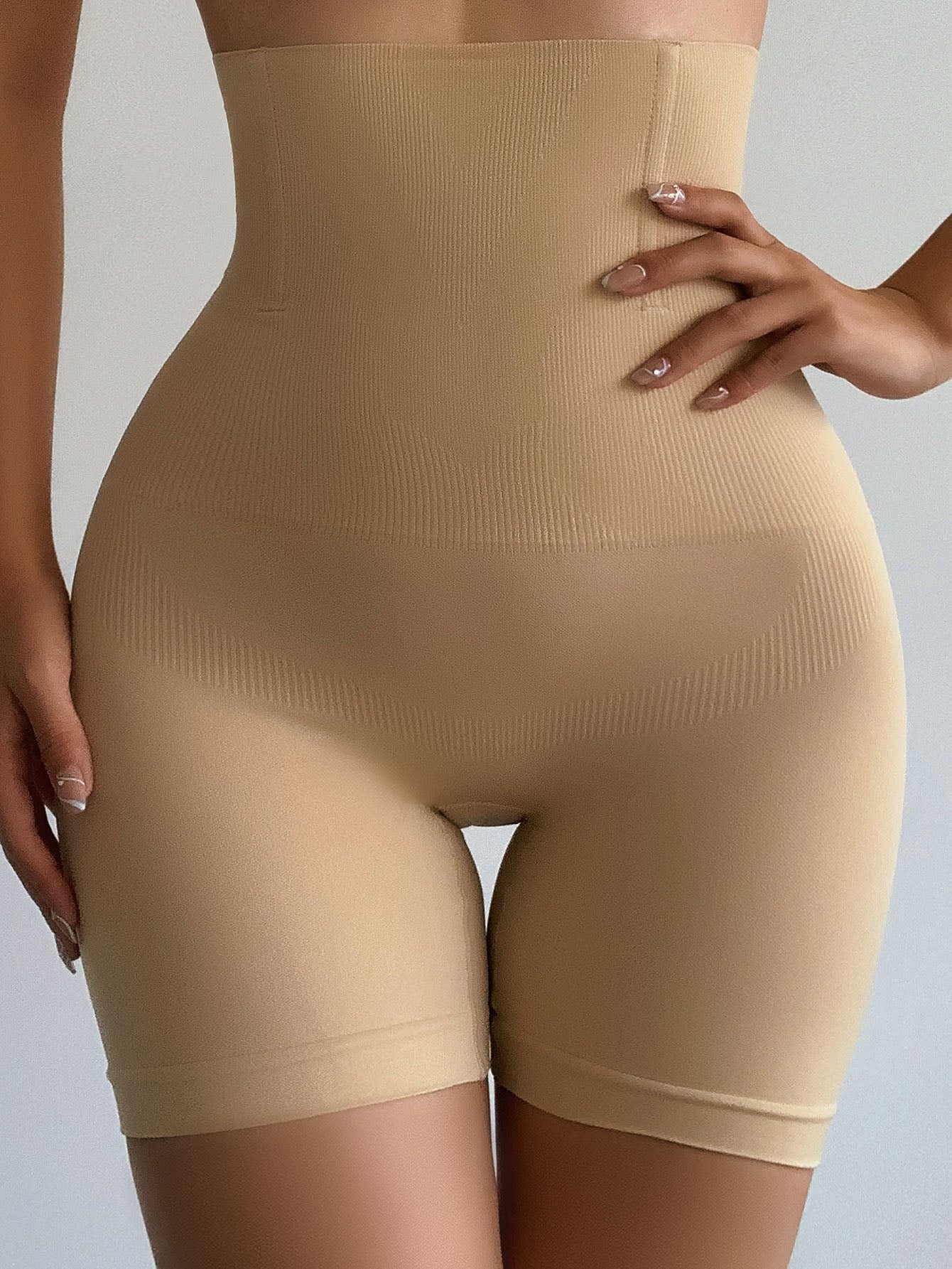 HIGH WAIST BODY FIT.